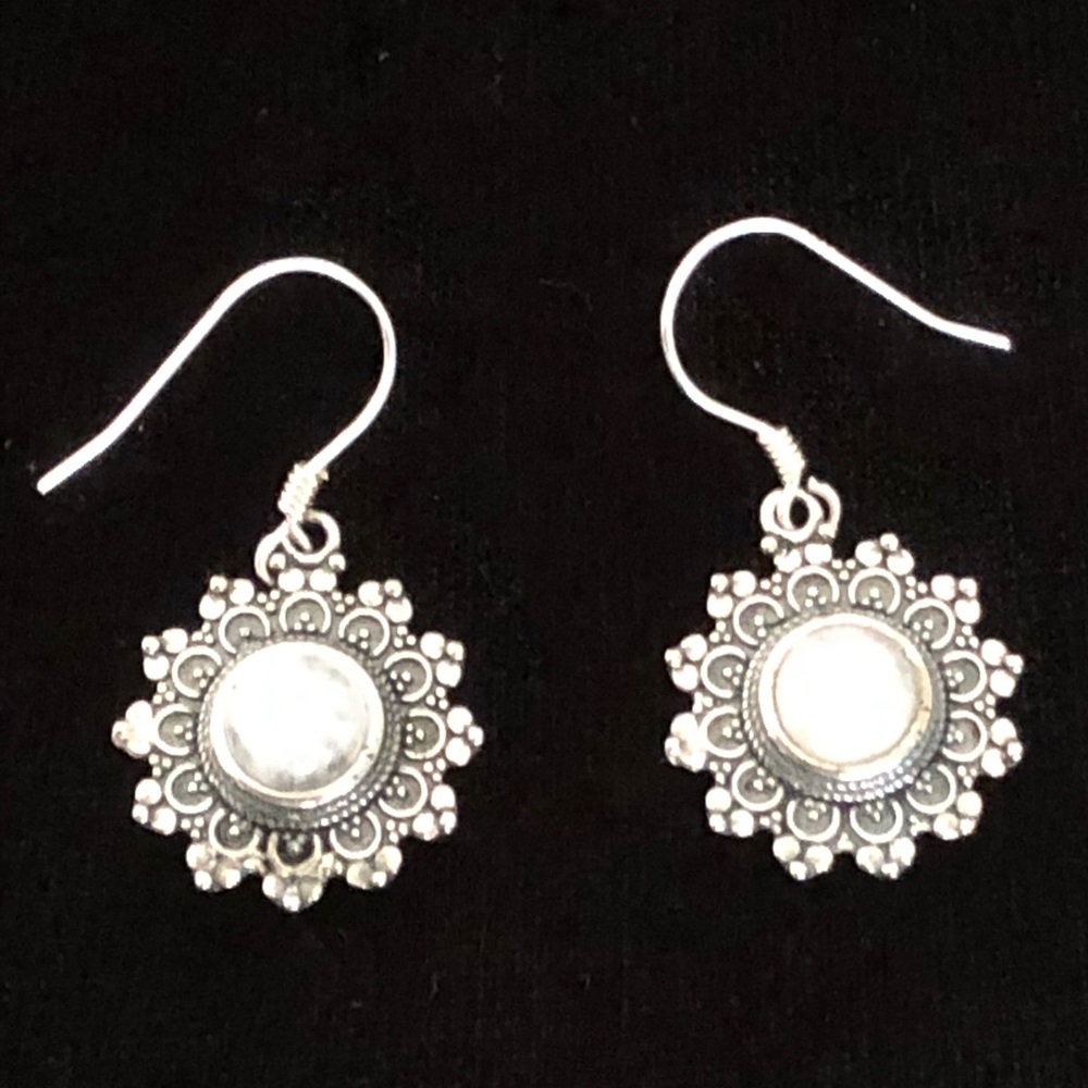 NWOT Sterling silver moonstone earrings